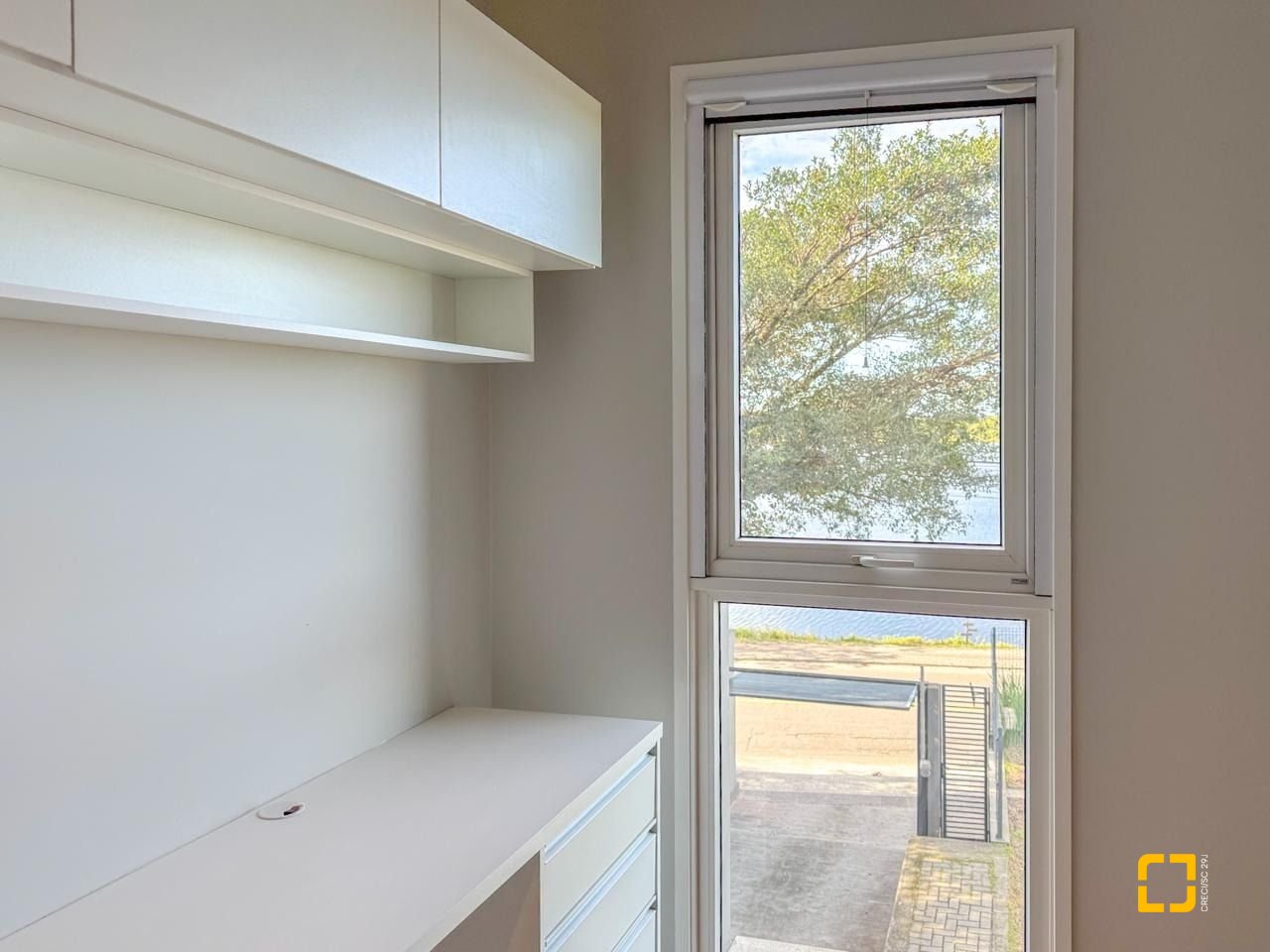 Casa com 157m², 3 quartos (sendo 1 suíte), 2 garagens, no bairro Rio Tavares Central em Florianópolis