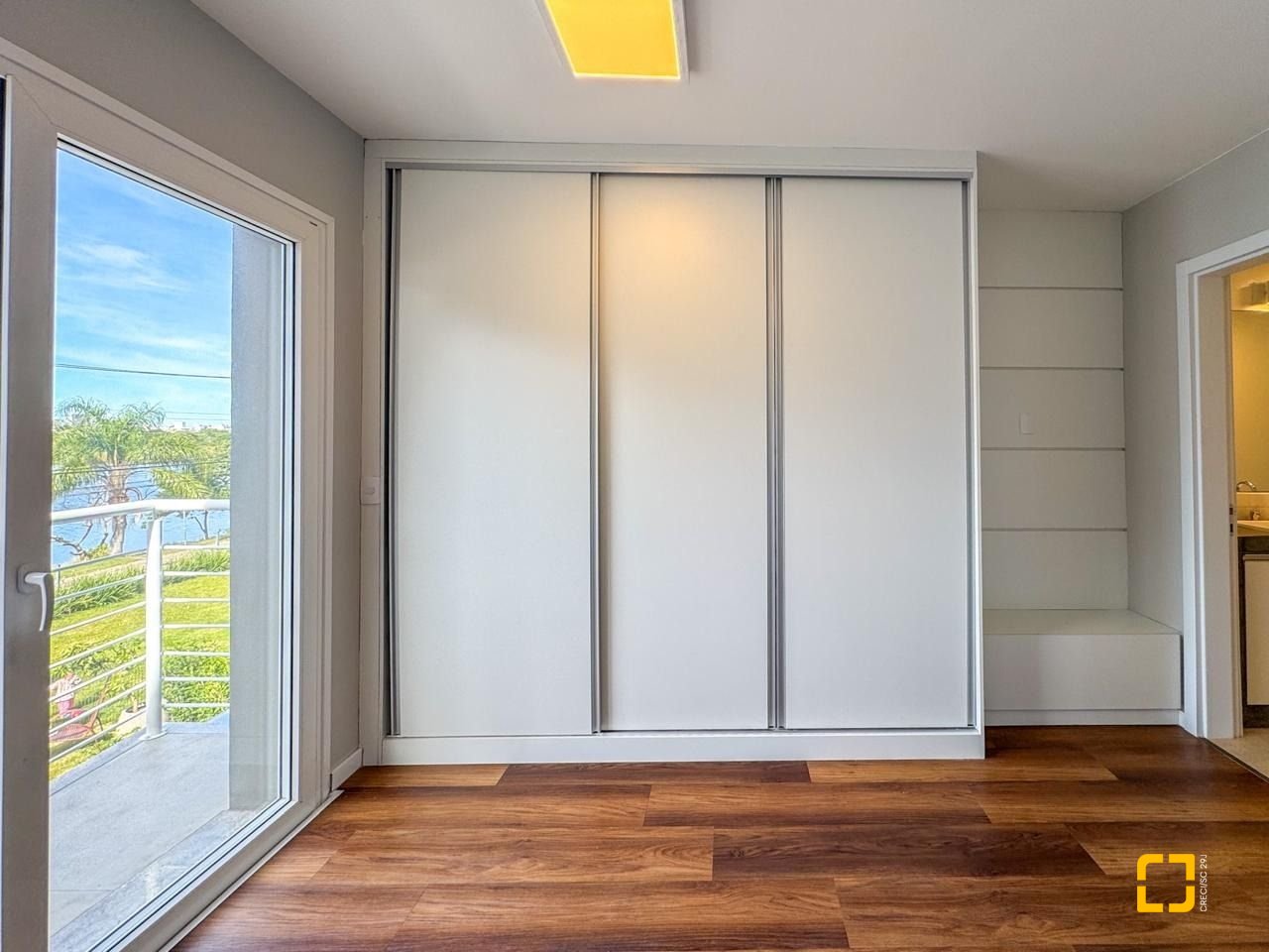 Casa com 157m², 3 quartos (sendo 1 suíte), 2 garagens, no bairro Rio Tavares Central em Florianópolis