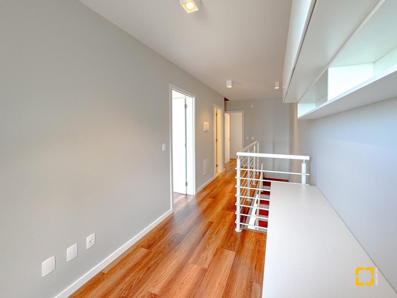 Casa com 157m², 3 quartos (sendo 1 suíte), 2 garagens, no bairro Rio Tavares Central em Florianópolis
