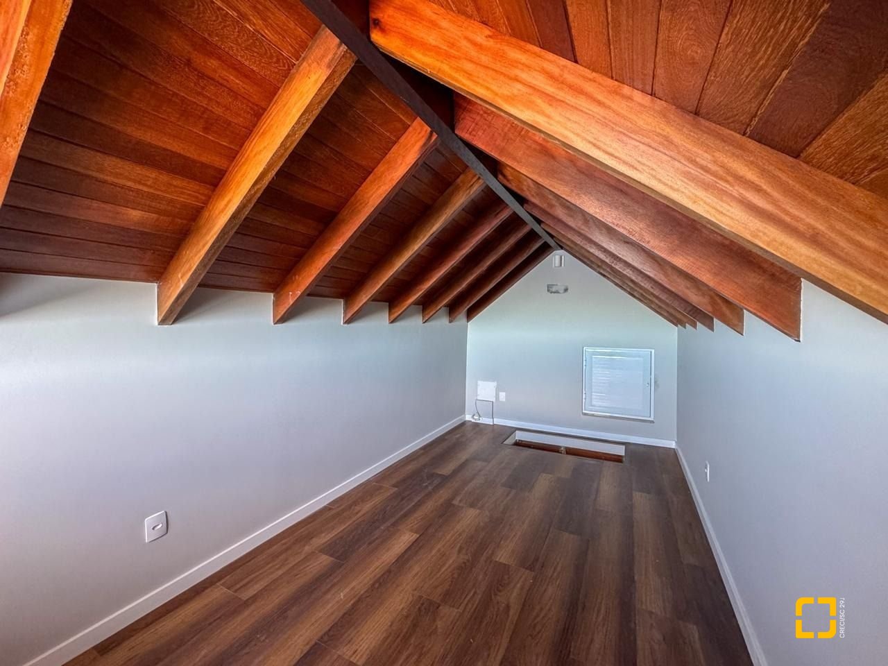 Casa com 157m², 3 quartos (sendo 1 suíte), 2 garagens, no bairro Rio Tavares Central em Florianópolis