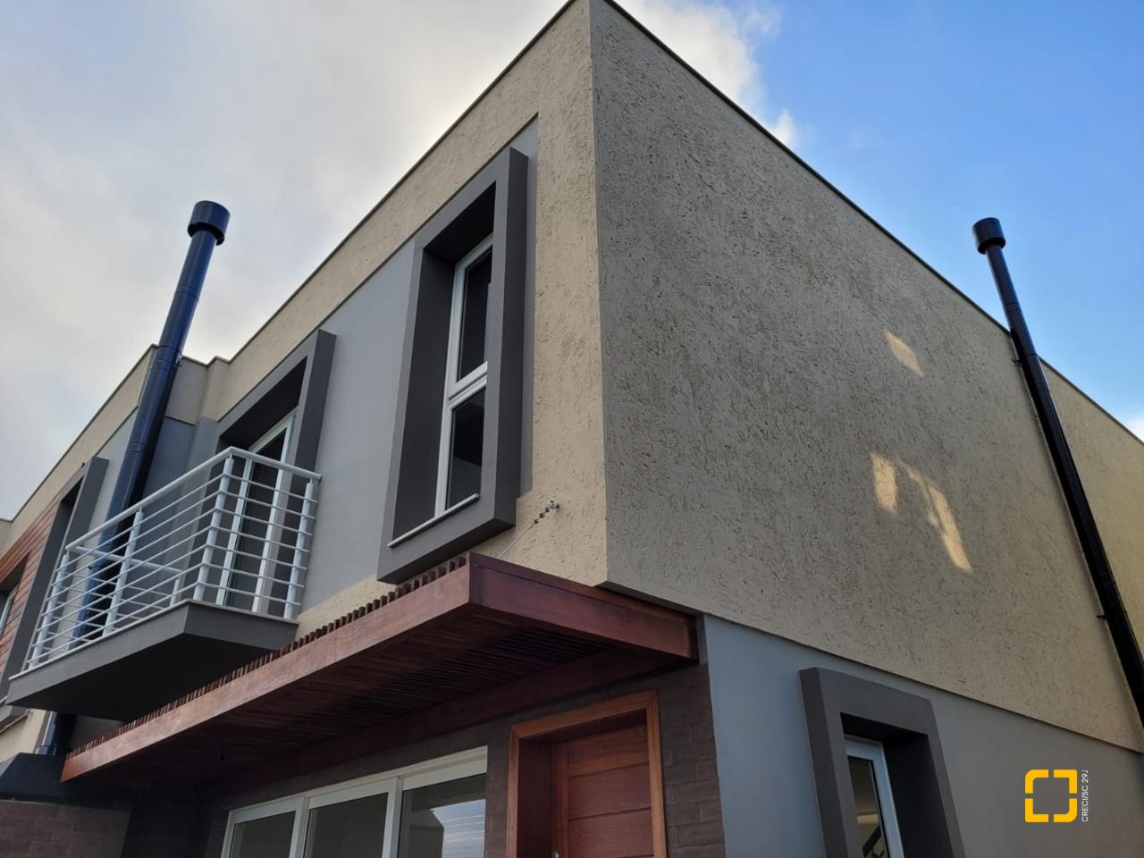 Casa com 157m², 3 quartos (sendo 1 suíte), 2 garagens, no bairro Rio Tavares Central em Florianópolis