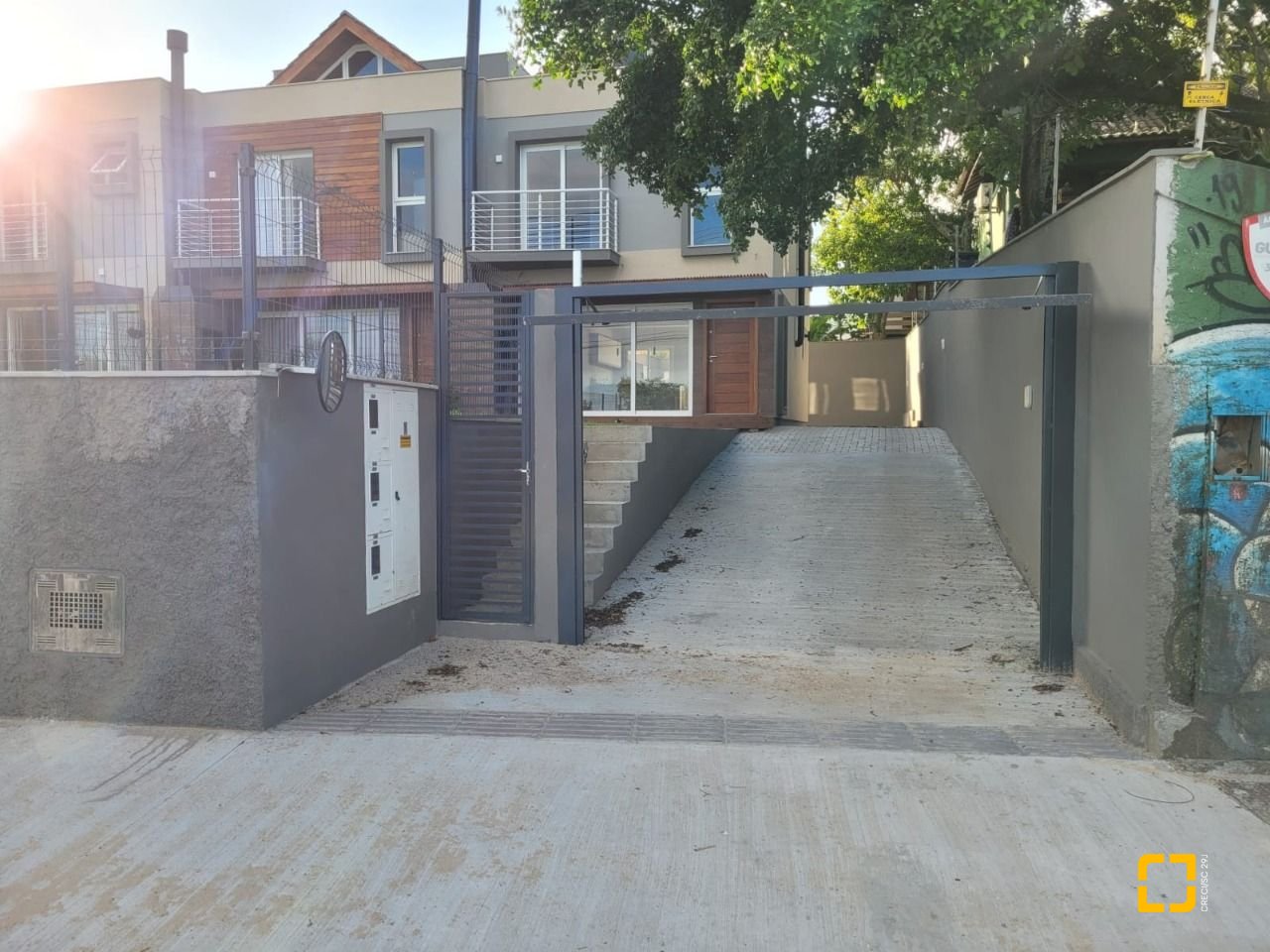 Casa com 157m², 3 quartos (sendo 1 suíte), 2 garagens, no bairro Rio Tavares Central em Florianópolis
