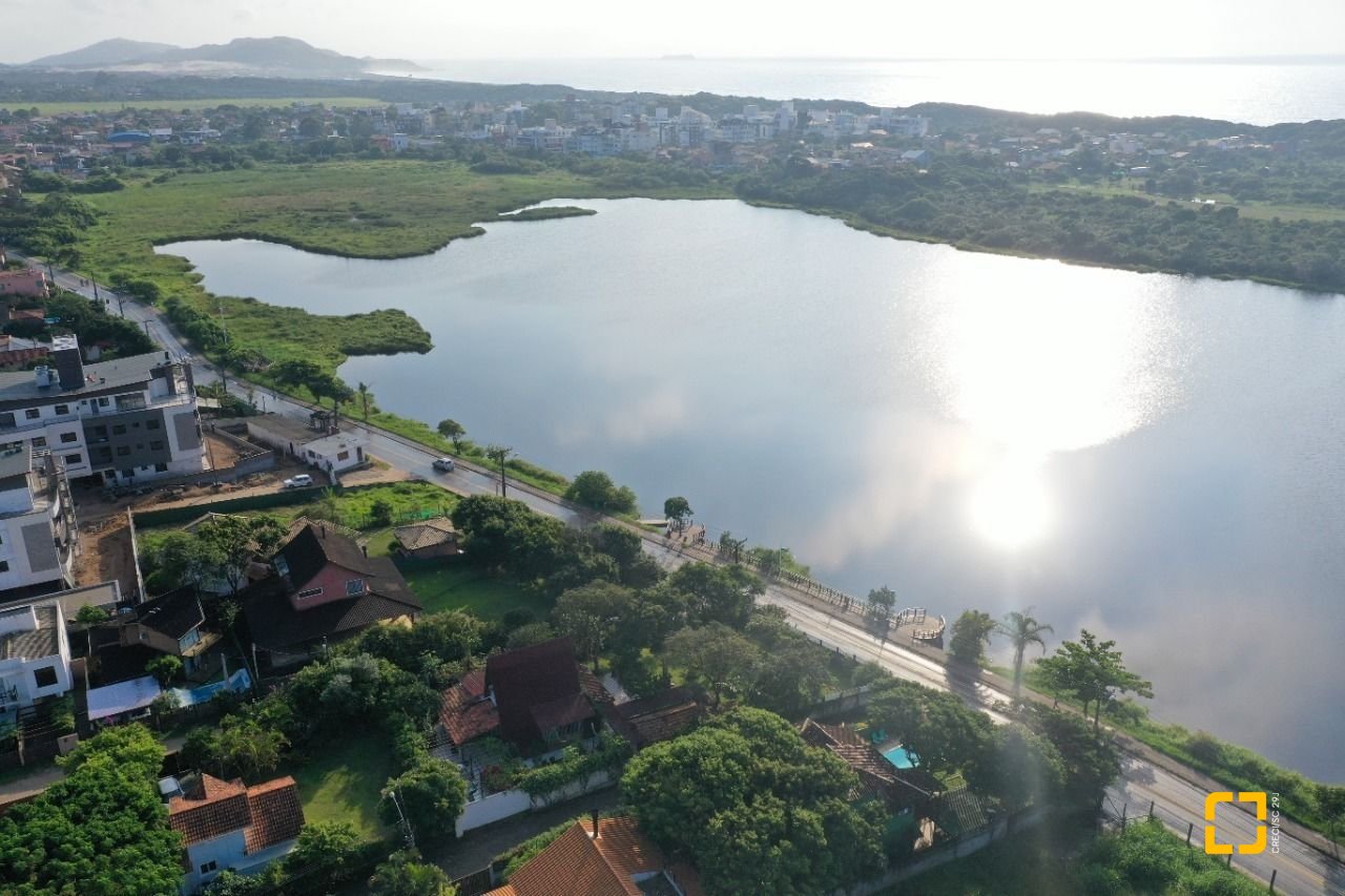 Casa com 157m², 3 quartos (sendo 1 suíte), 2 garagens, no bairro Rio Tavares Central em Florianópolis