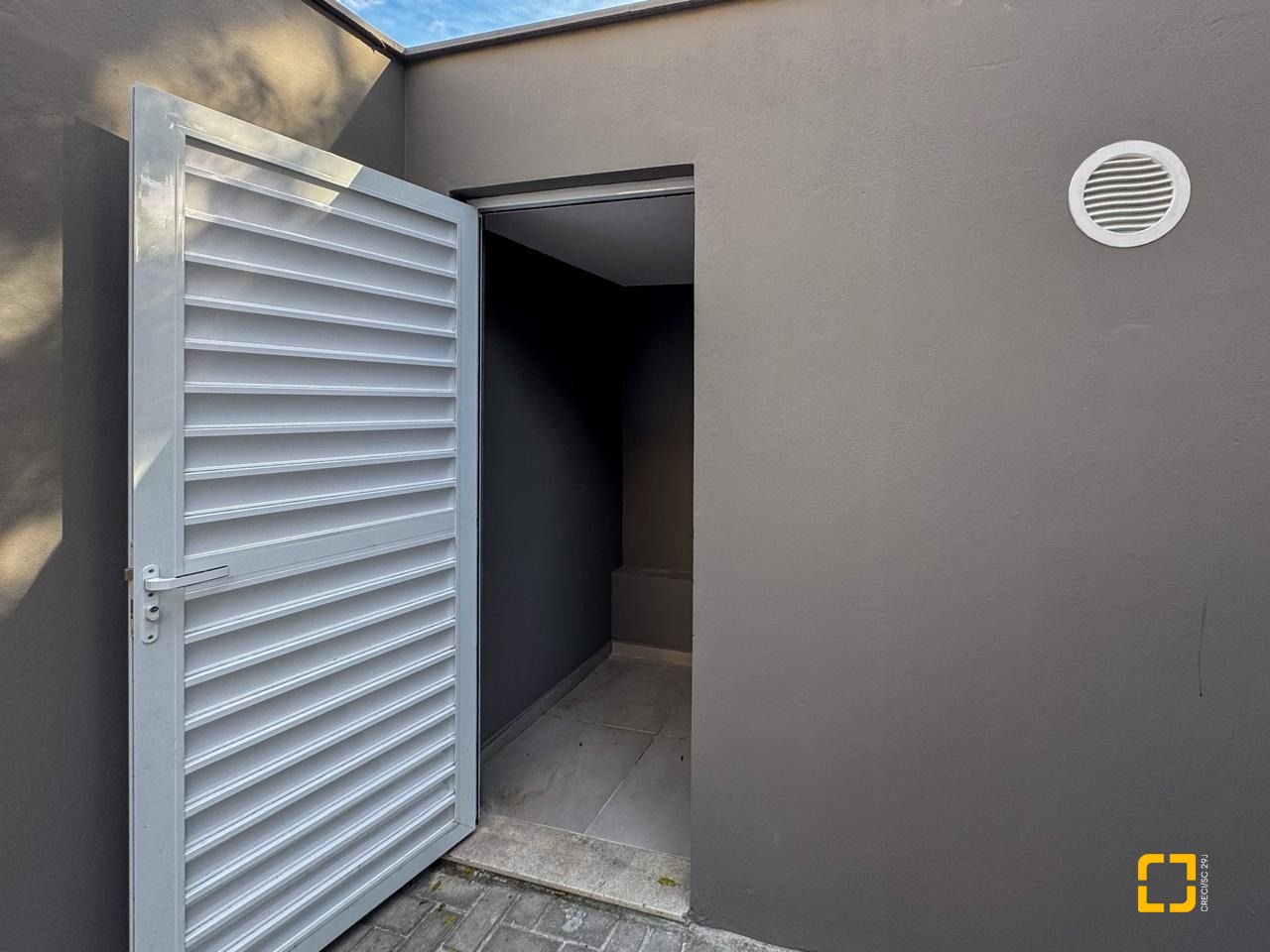 Casa com 157m², 3 quartos (sendo 1 suíte), 2 garagens, no bairro Rio Tavares Central em Florianópolis