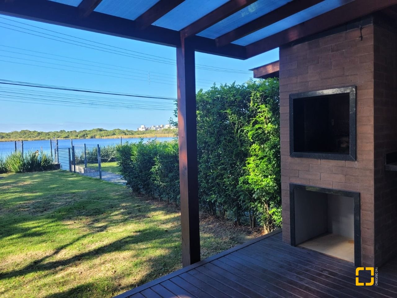 Casa com 157m², 3 quartos (sendo 1 suíte), 2 garagens, no bairro Rio Tavares Central em Florianópolis