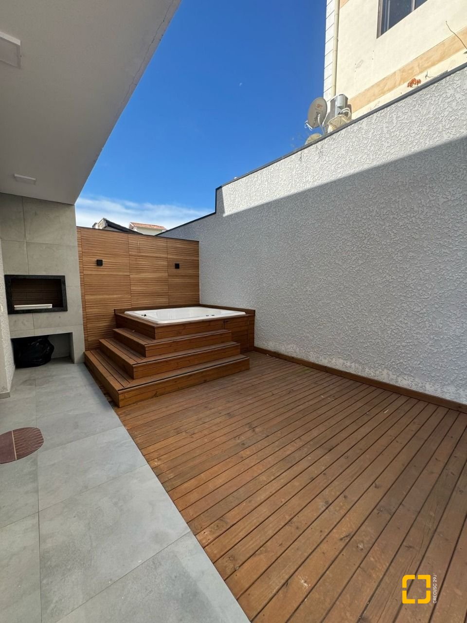Casa com 150m², 6 quartos (sendo 3 suítes), 2 garagens, no bairro Ingleses em Florianópolis