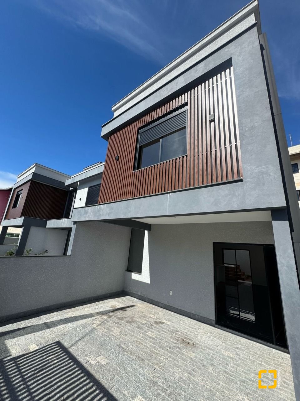 Casa com 150m², 6 quartos (sendo 3 suítes), 2 garagens, no bairro Ingleses em Florianópolis