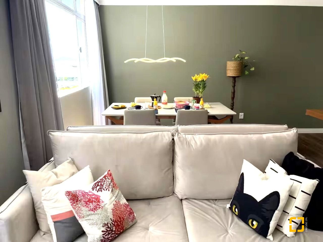 Apartamento com 77m², 3 quartos (sendo 1 suíte), 1 garagem, no bairro Agronômica em Florianópolis