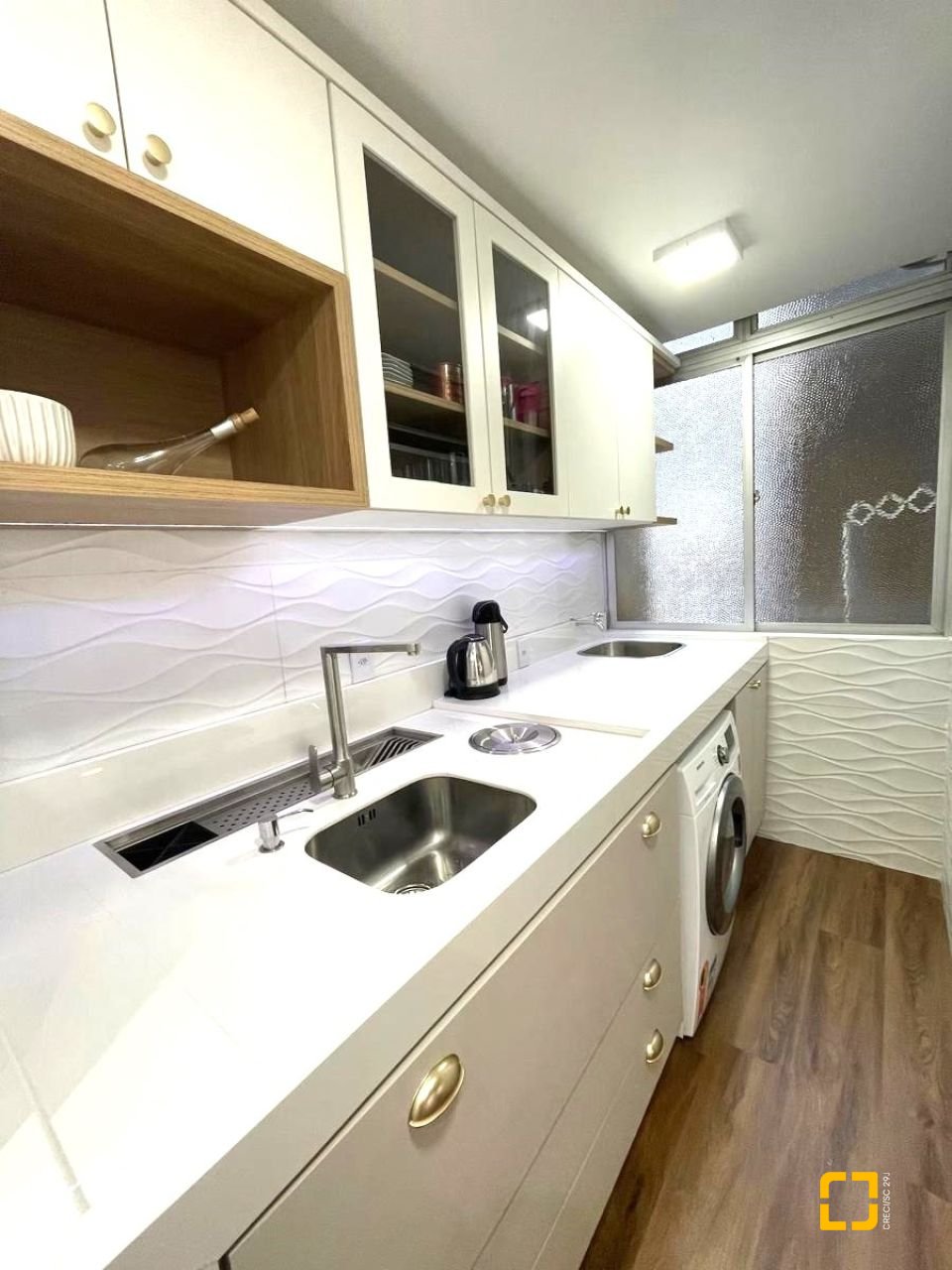 Apartamento com 77m², 3 quartos (sendo 1 suíte), 1 garagem, no bairro Agronômica em Florianópolis