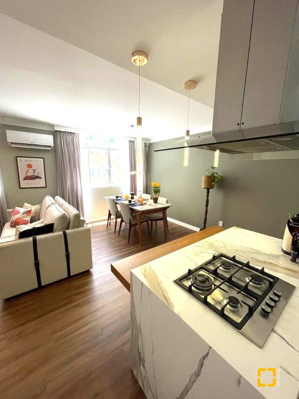 Apartamento com 77m², 3 quartos (sendo 1 suíte), 1 garagem, no bairro Agronômica em Florianópolis