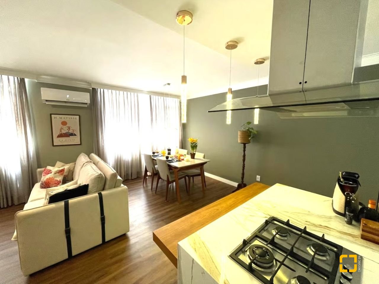 Apartamento com 77m², 3 quartos (sendo 1 suíte), 1 garagem, no bairro Agronômica em Florianópolis
