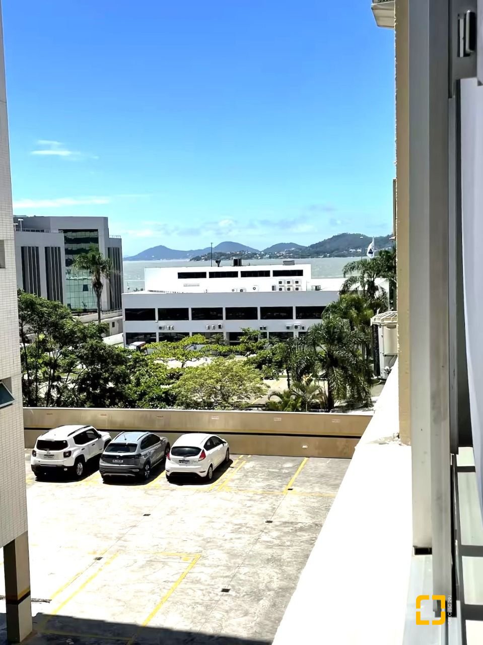 Apartamento com 77m², 3 quartos (sendo 1 suíte), 1 garagem, no bairro Agronômica em Florianópolis