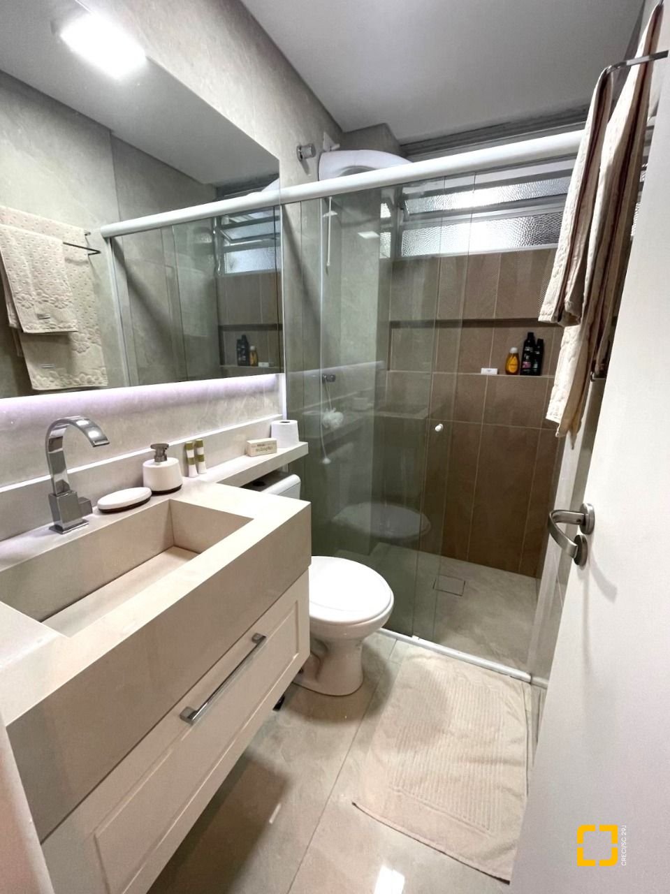 Apartamento com 77m², 3 quartos (sendo 1 suíte), 1 garagem, no bairro Agronômica em Florianópolis