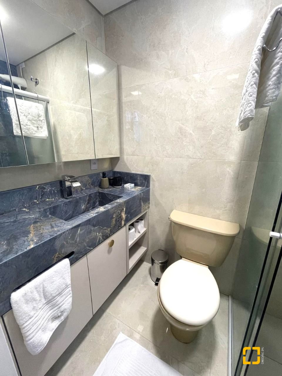 Apartamento com 77m², 3 quartos (sendo 1 suíte), 1 garagem, no bairro Agronômica em Florianópolis