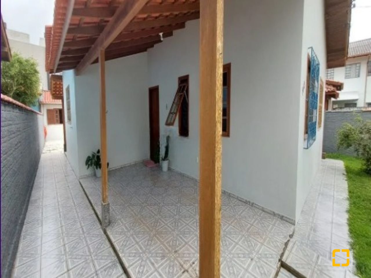Casa com 144m², 5 quartos (sendo 1 suíte), 2 garagens, no bairro Ingleses em Florianópolis