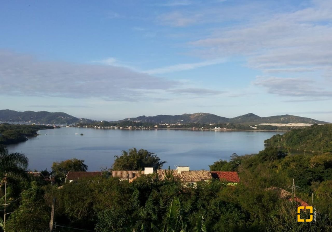Casa com 270m², 3 quartos (sendo 1 suíte), 2 garagens, no bairro Lagoa da Conceição em Florianópolis