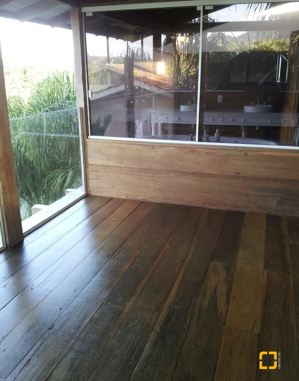 Casa com 270m², 3 quartos (sendo 1 suíte), 2 garagens, no bairro Lagoa da Conceição em Florianópolis