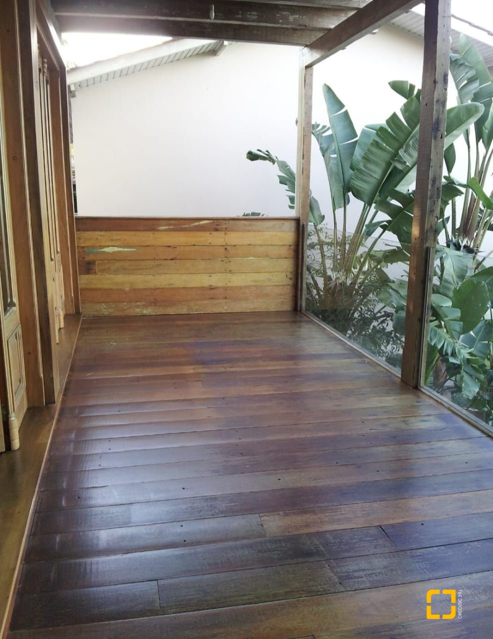 Casa com 270m², 3 quartos (sendo 1 suíte), 2 garagens, no bairro Lagoa da Conceição em Florianópolis