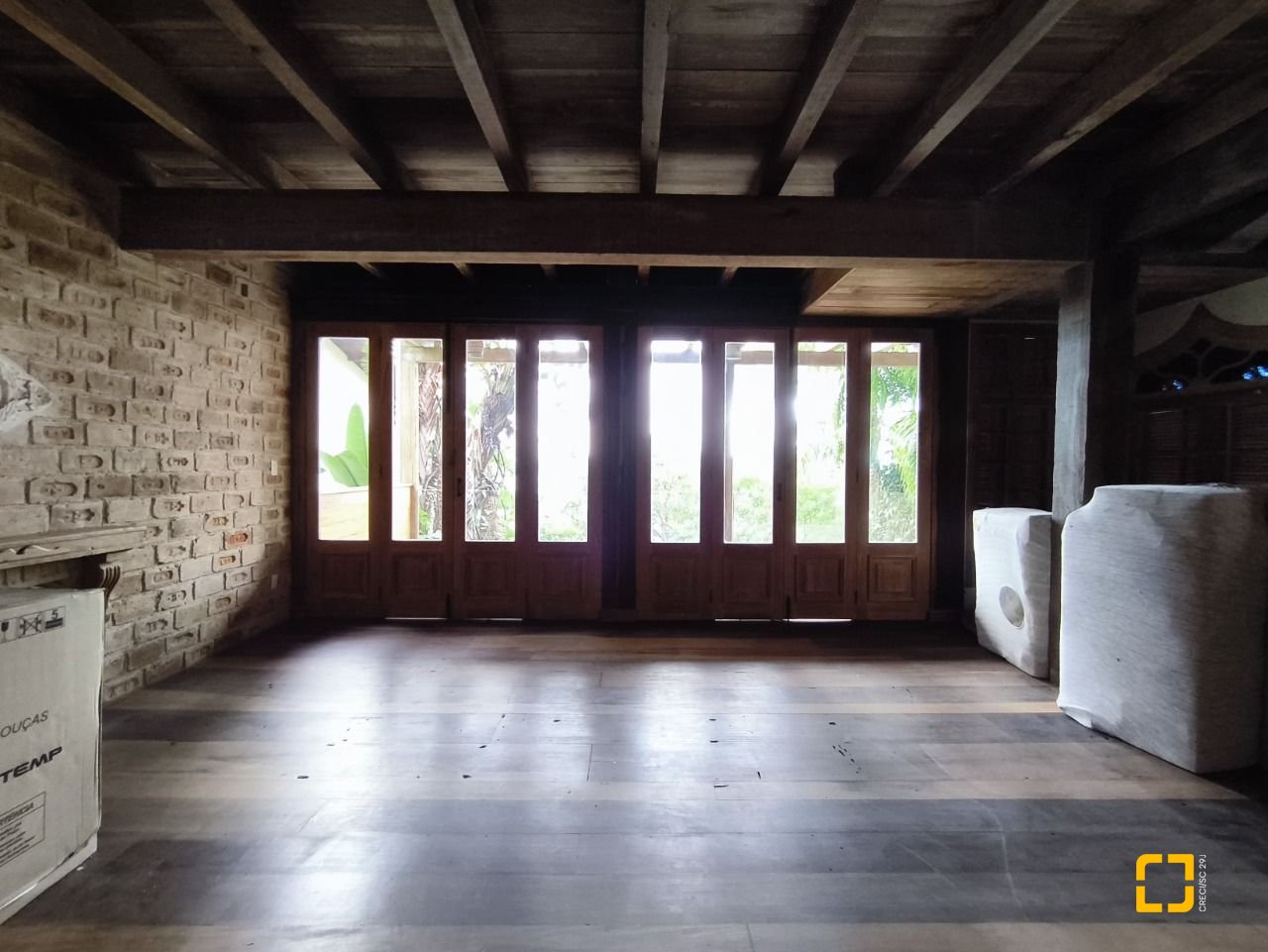 Casa com 270m², 3 quartos (sendo 1 suíte), 2 garagens, no bairro Lagoa da Conceição em Florianópolis
