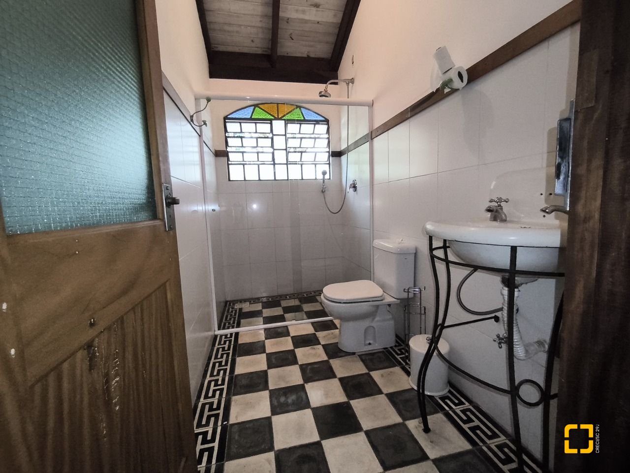 Casa com 270m², 3 quartos (sendo 1 suíte), 2 garagens, no bairro Lagoa da Conceição em Florianópolis