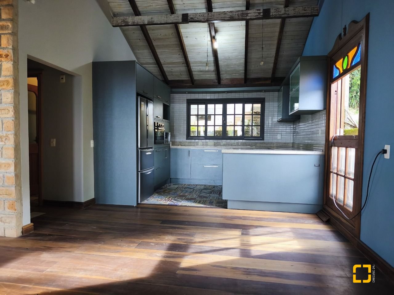Casa com 270m², 3 quartos (sendo 1 suíte), 2 garagens, no bairro Lagoa da Conceição em Florianópolis