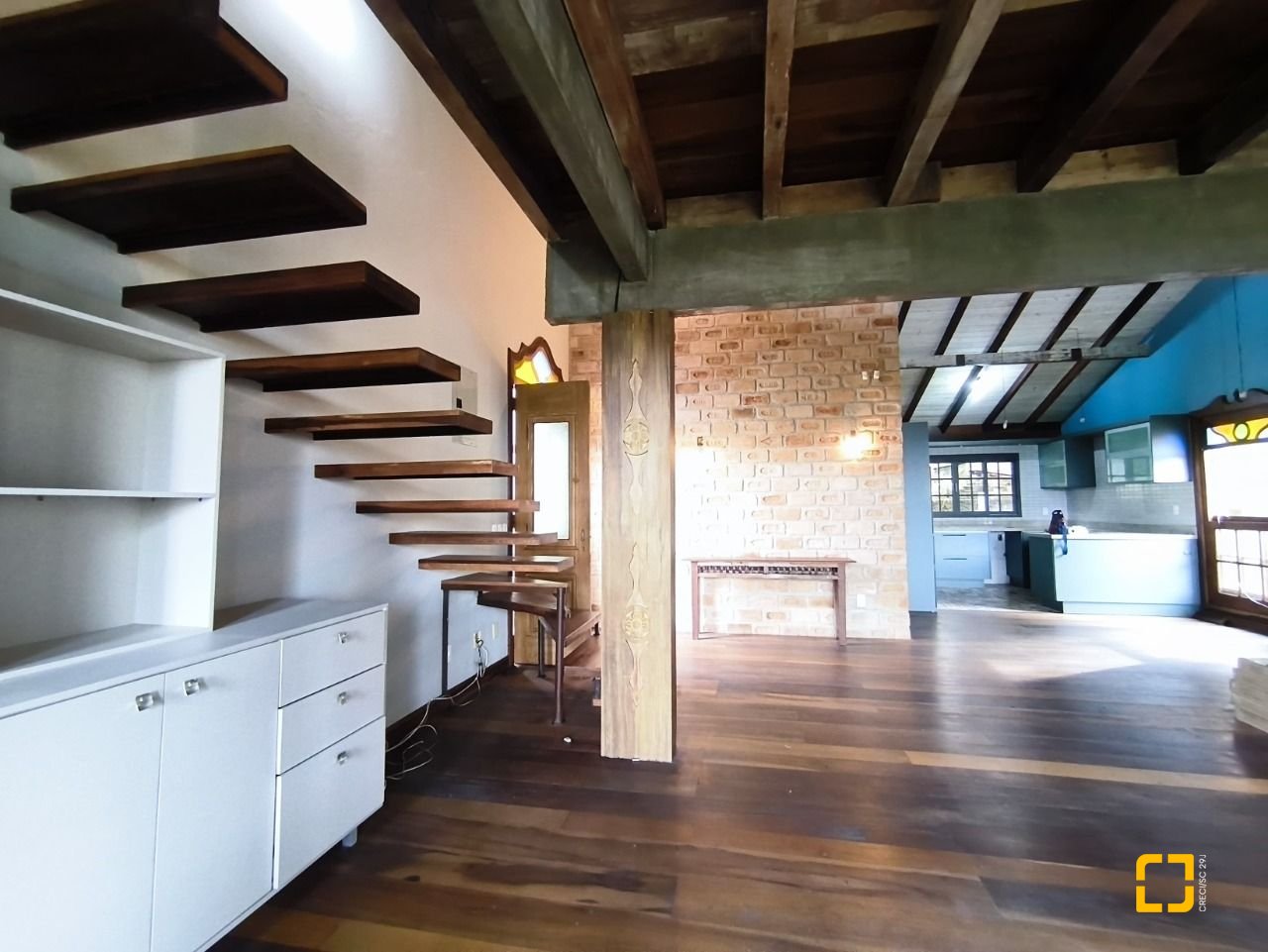 Casa com 270m², 3 quartos (sendo 1 suíte), 2 garagens, no bairro Lagoa da Conceição em Florianópolis
