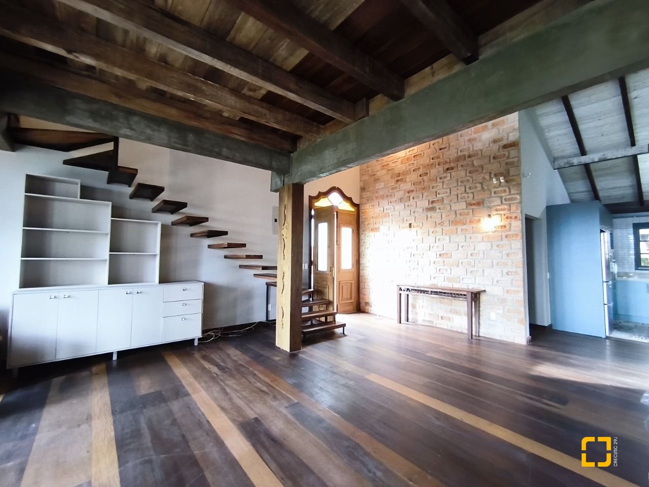Casa com 270m², 3 quartos (sendo 1 suíte), 2 garagens, no bairro Lagoa da Conceição em Florianópolis