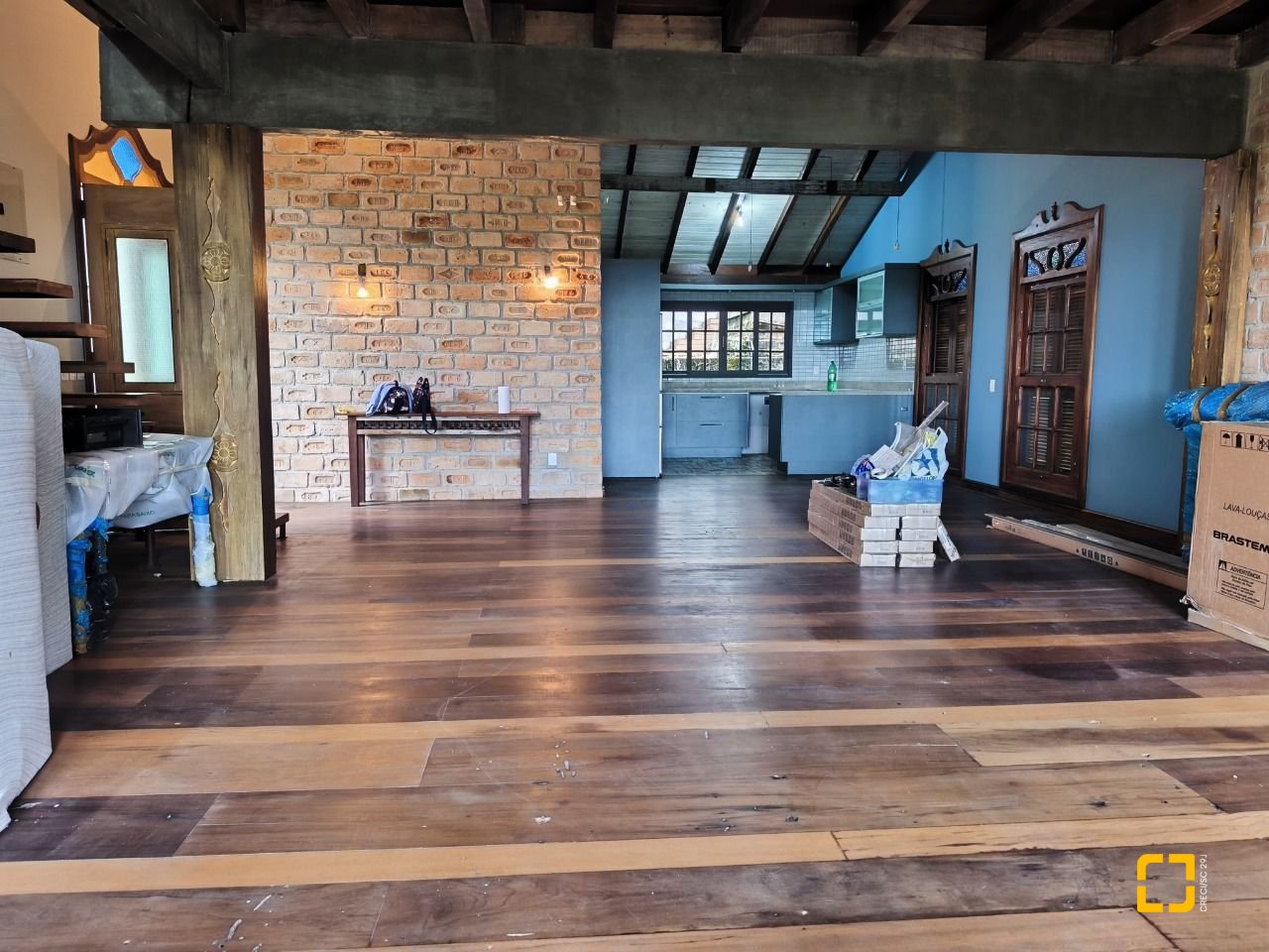 Casa com 270m², 3 quartos (sendo 1 suíte), 2 garagens, no bairro Lagoa da Conceição em Florianópolis