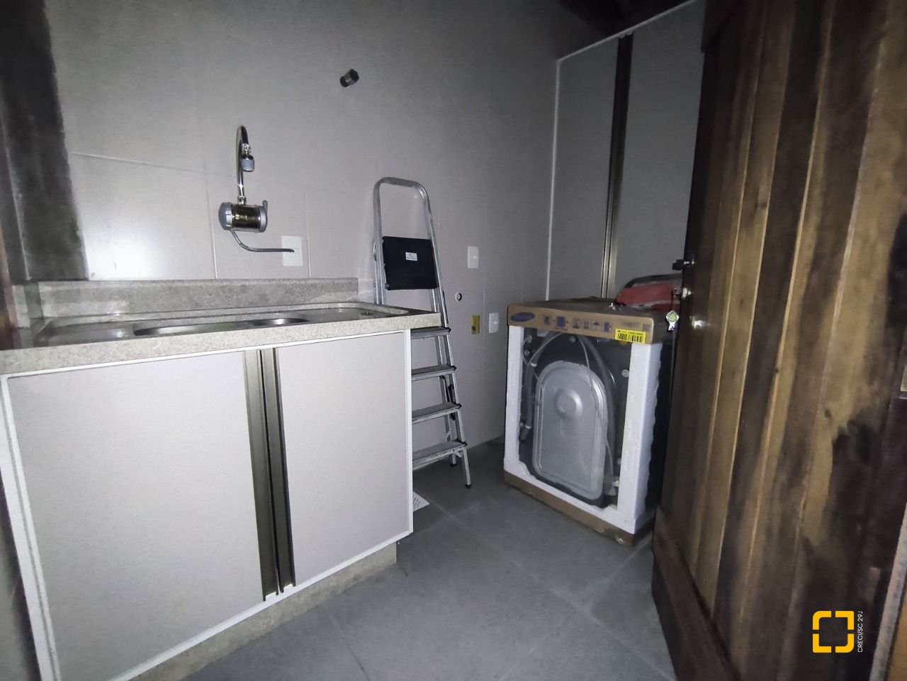 Casa com 270m², 3 quartos (sendo 1 suíte), 2 garagens, no bairro Lagoa da Conceição em Florianópolis