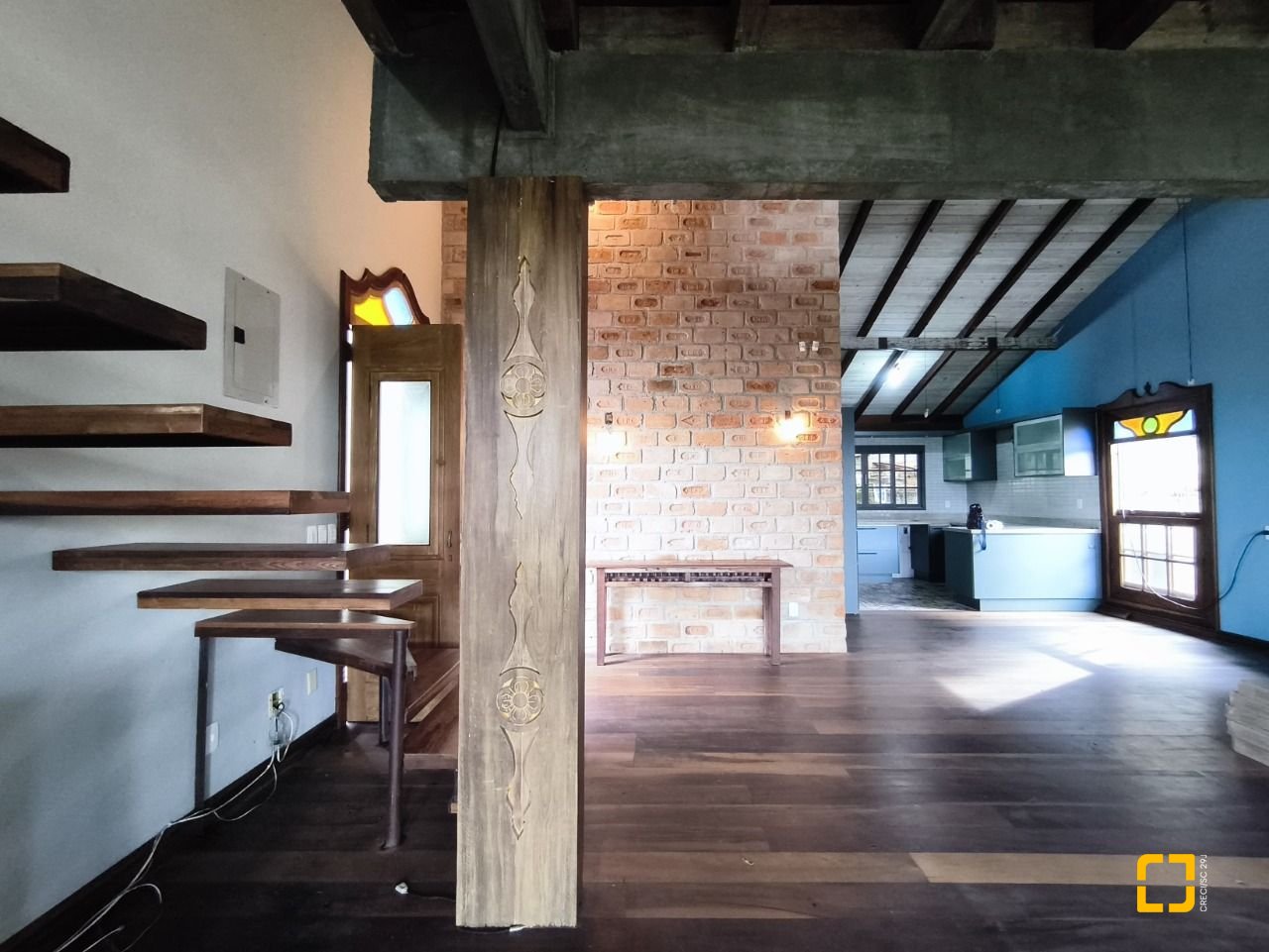 Casa com 270m², 3 quartos (sendo 1 suíte), 2 garagens, no bairro Lagoa da Conceição em Florianópolis