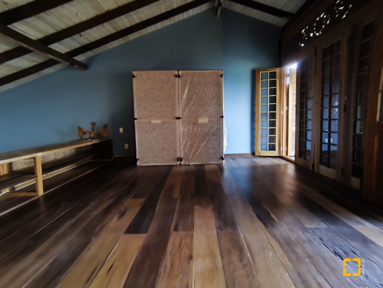 Casa com 270m², 3 quartos (sendo 1 suíte), 2 garagens, no bairro Lagoa da Conceição em Florianópolis