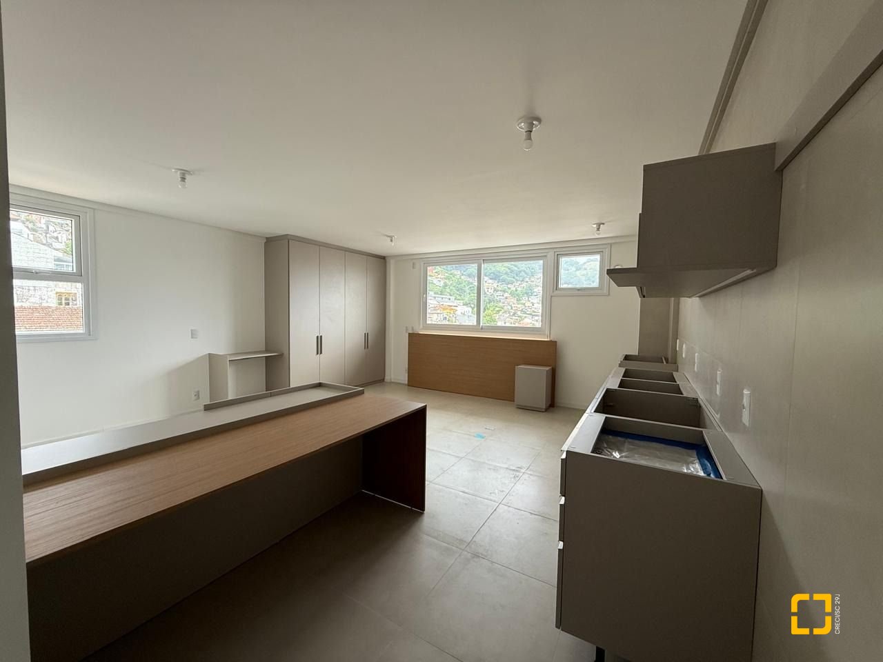 Studio com 50m², 2 quartos (sendo 1 suíte), 1 garagem, no bairro Centro em Florianópolis