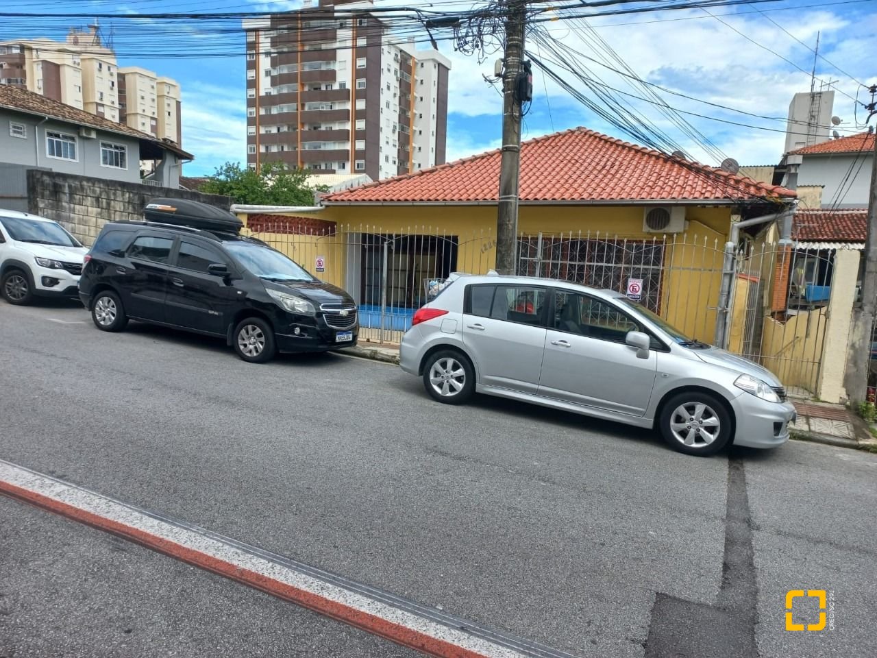 Casa com 98m², 12 quartos (sendo 2 suítes), 1 garagem, no bairro Barreiros em São José