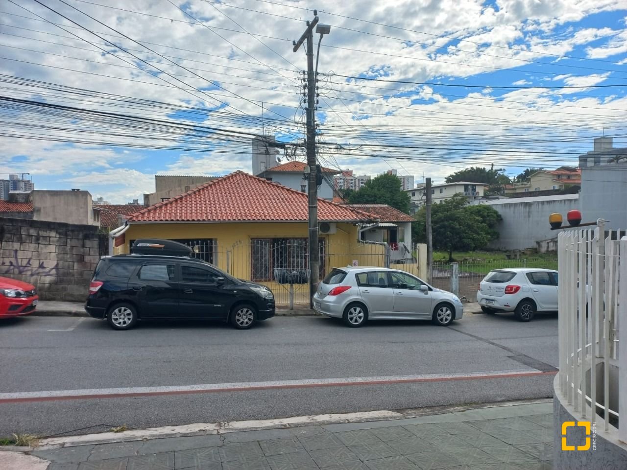 Casa com 98m², 12 quartos (sendo 2 suítes), 1 garagem, no bairro Barreiros em São José