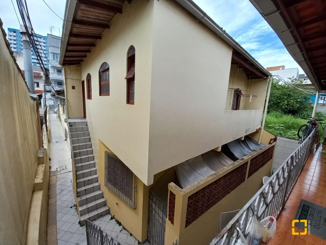 Casa com 98m², 12 quartos (sendo 2 suítes), 1 garagem, no bairro Barreiros em São José