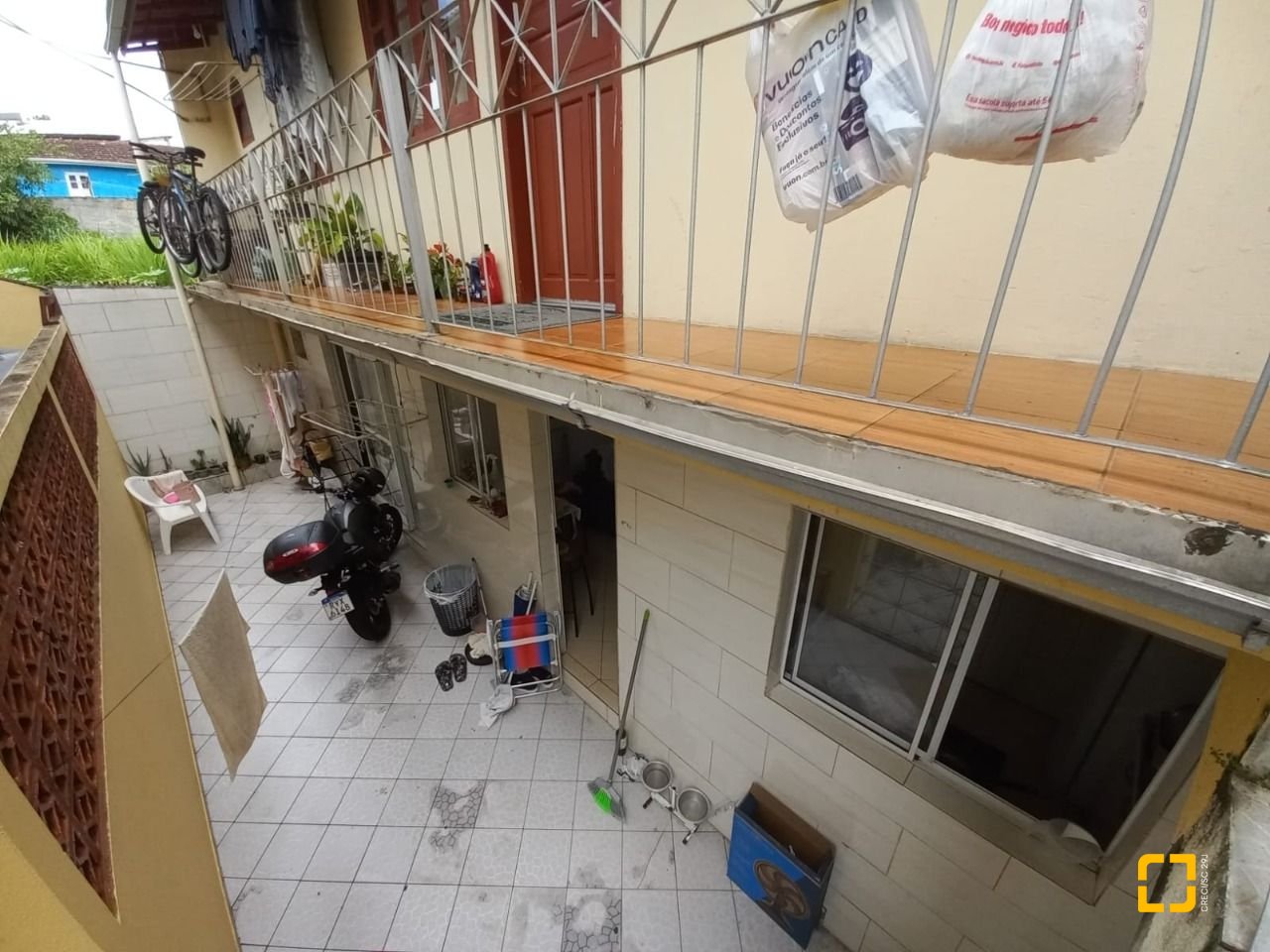 Casa com 98m², 12 quartos (sendo 2 suítes), 1 garagem, no bairro Barreiros em São José