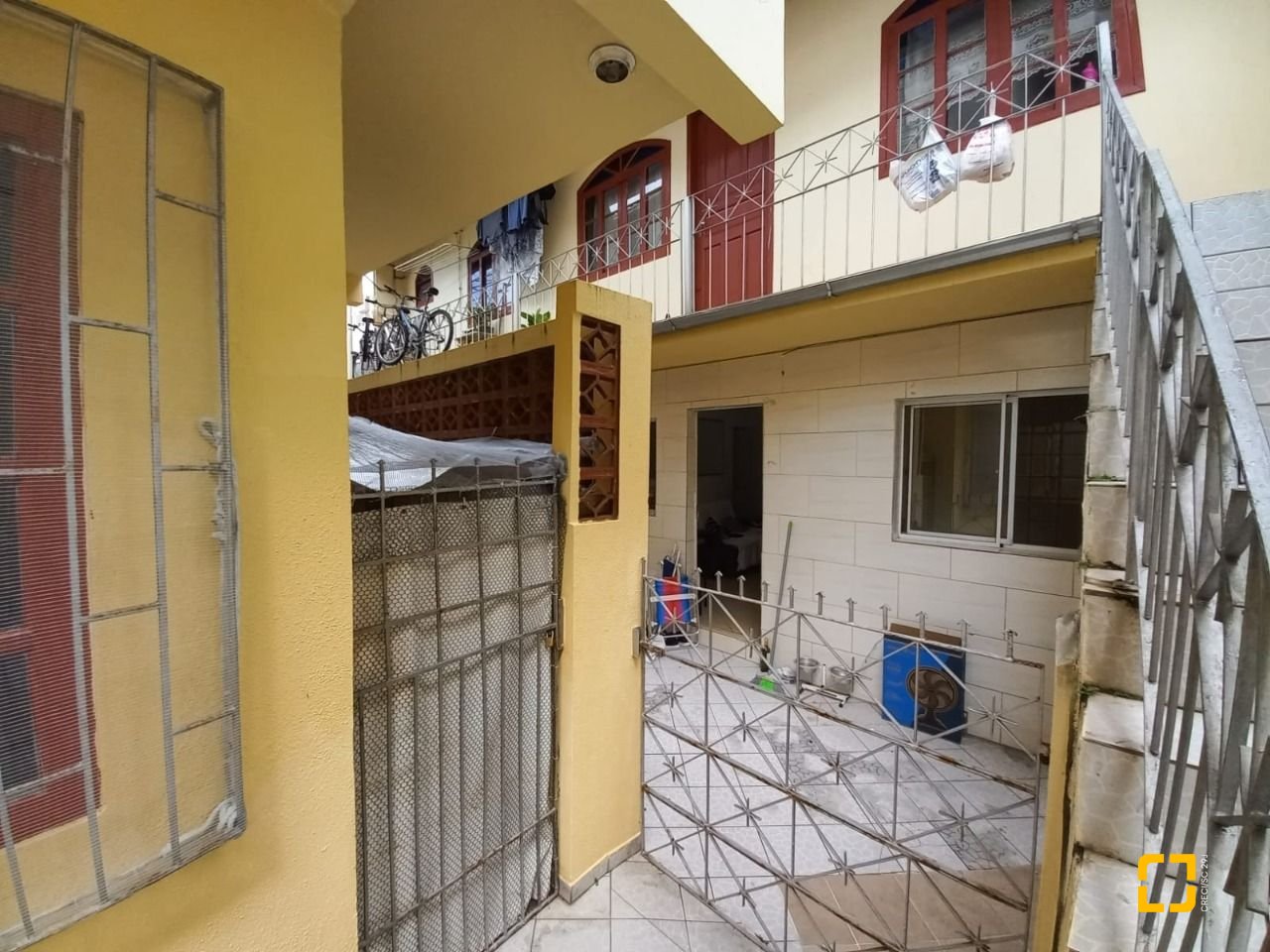 Casa com 98m², 12 quartos (sendo 2 suítes), 1 garagem, no bairro Barreiros em São José