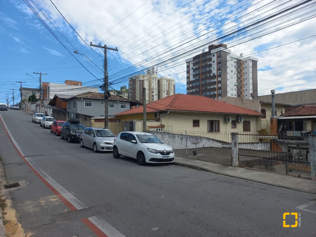 Casa com 98m², 12 quartos (sendo 2 suítes), 1 garagem, no bairro Barreiros em São José
