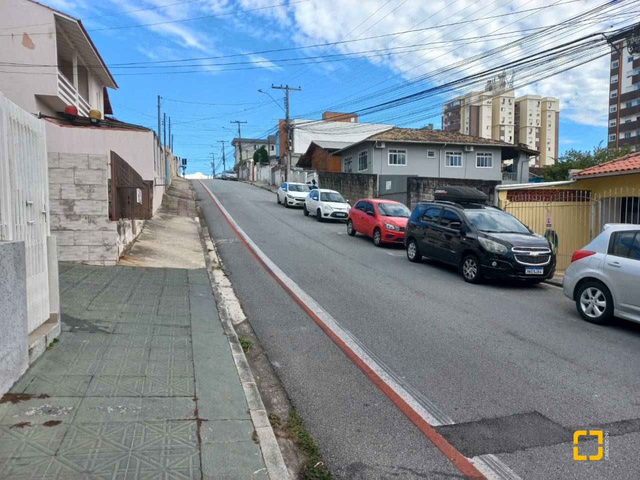 Casa com 98m², 12 quartos (sendo 2 suítes), 1 garagem, no bairro Barreiros em São José