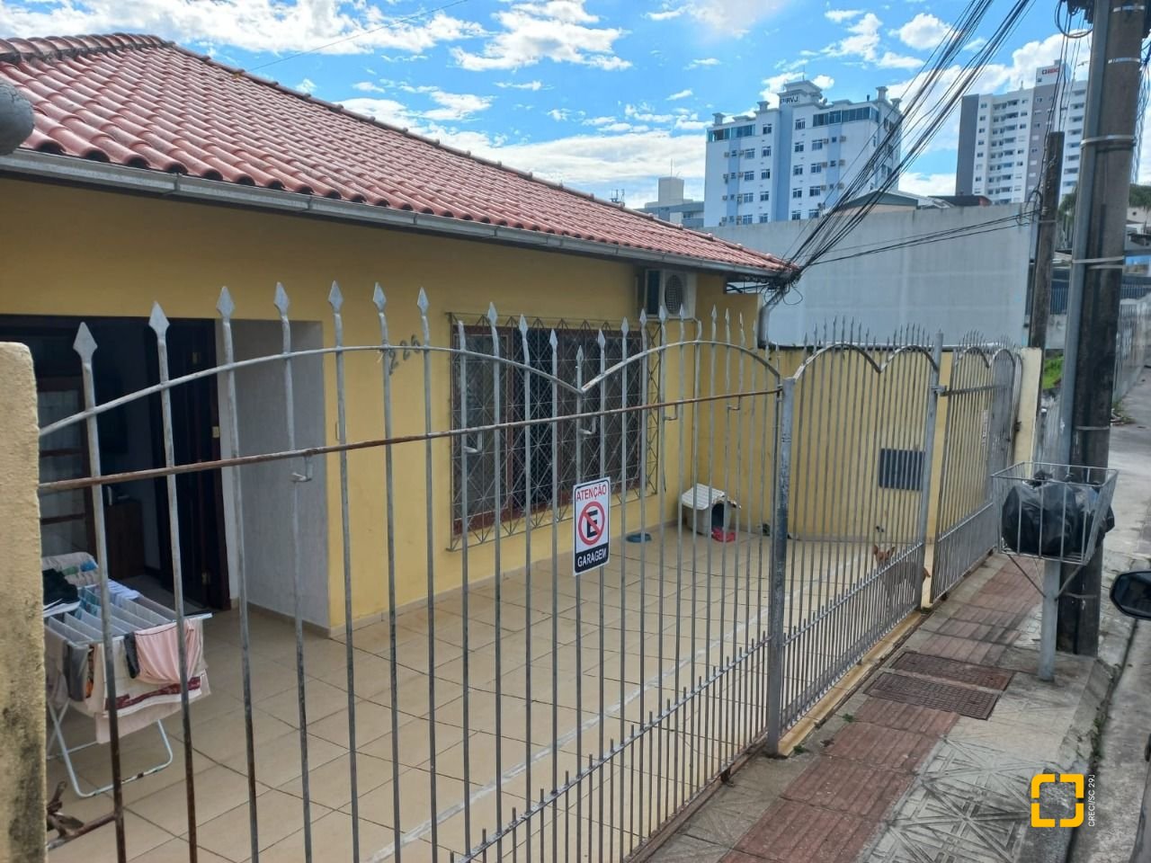 Casa com 98m², 12 quartos (sendo 2 suítes), 1 garagem, no bairro Barreiros em São José