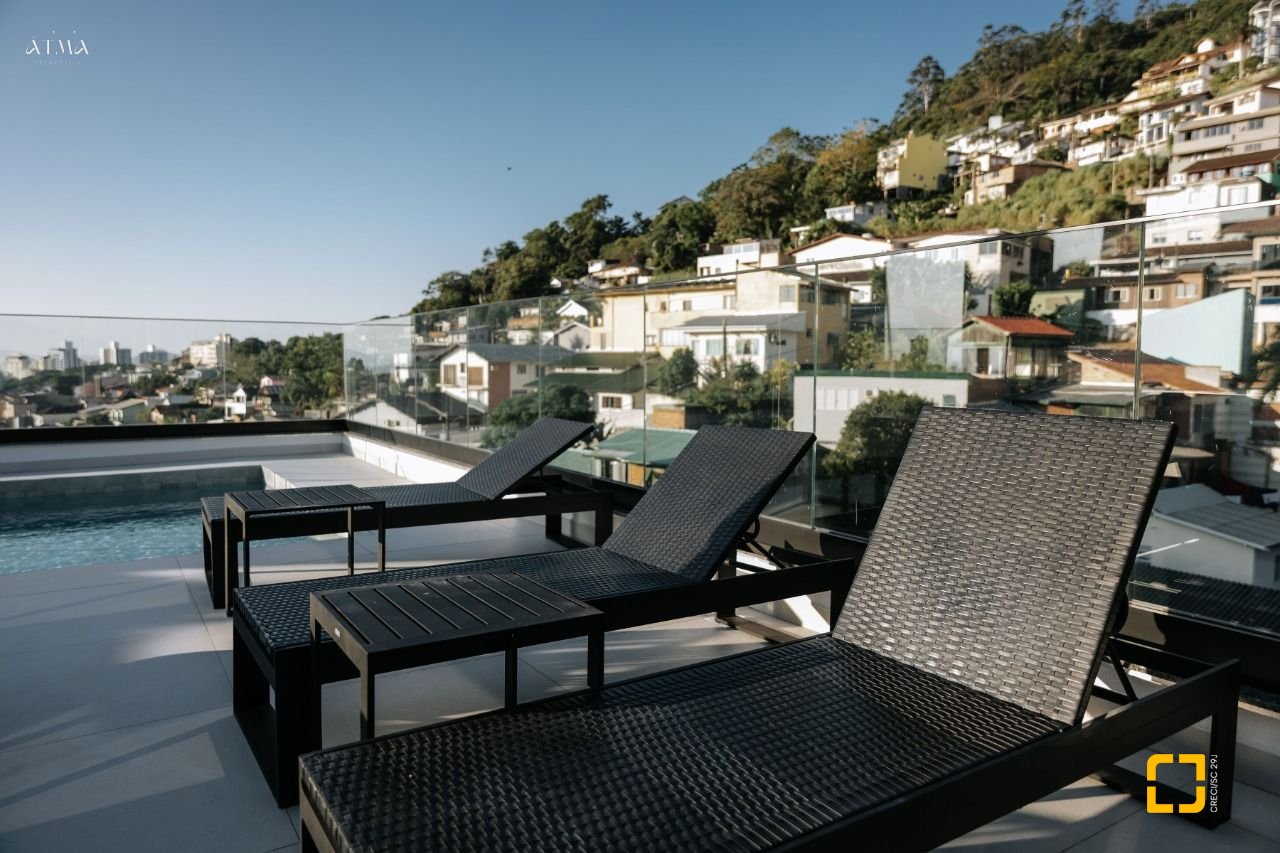 Apartamento com 67m², 3 quartos (sendo 1 suíte), 1 garagem, no bairro Centro em Florianópolis