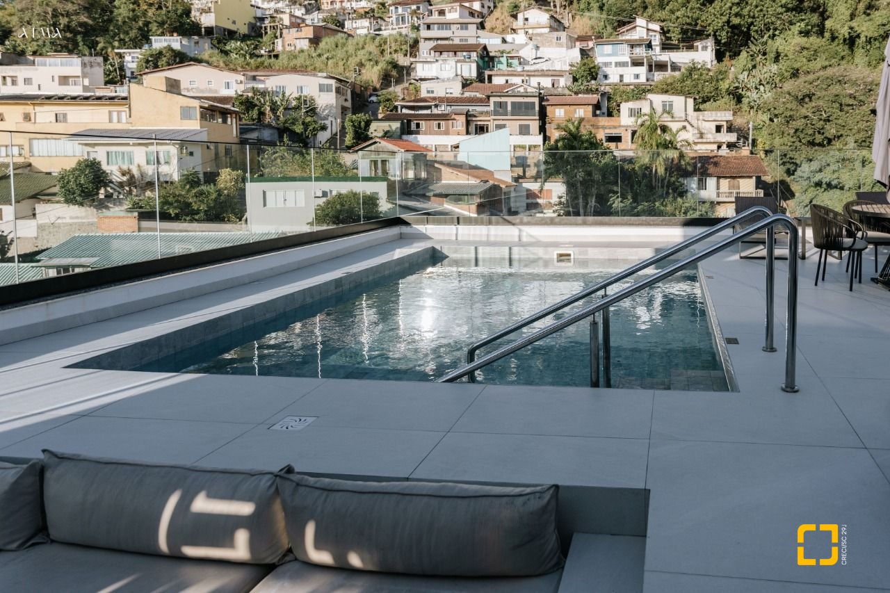 Apartamento com 67m², 3 quartos (sendo 1 suíte), 1 garagem, no bairro Centro em Florianópolis