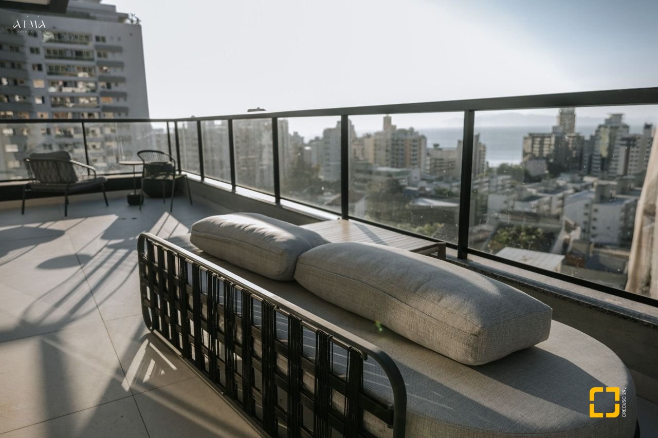 Apartamento com 67m², 3 quartos (sendo 1 suíte), 1 garagem, no bairro Centro em Florianópolis
