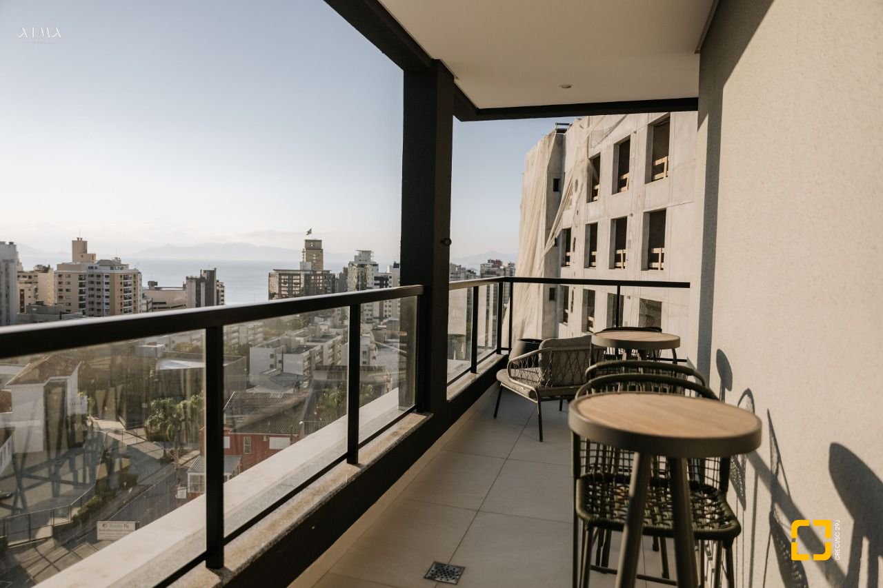 Apartamento com 67m², 3 quartos (sendo 1 suíte), 1 garagem, no bairro Centro em Florianópolis