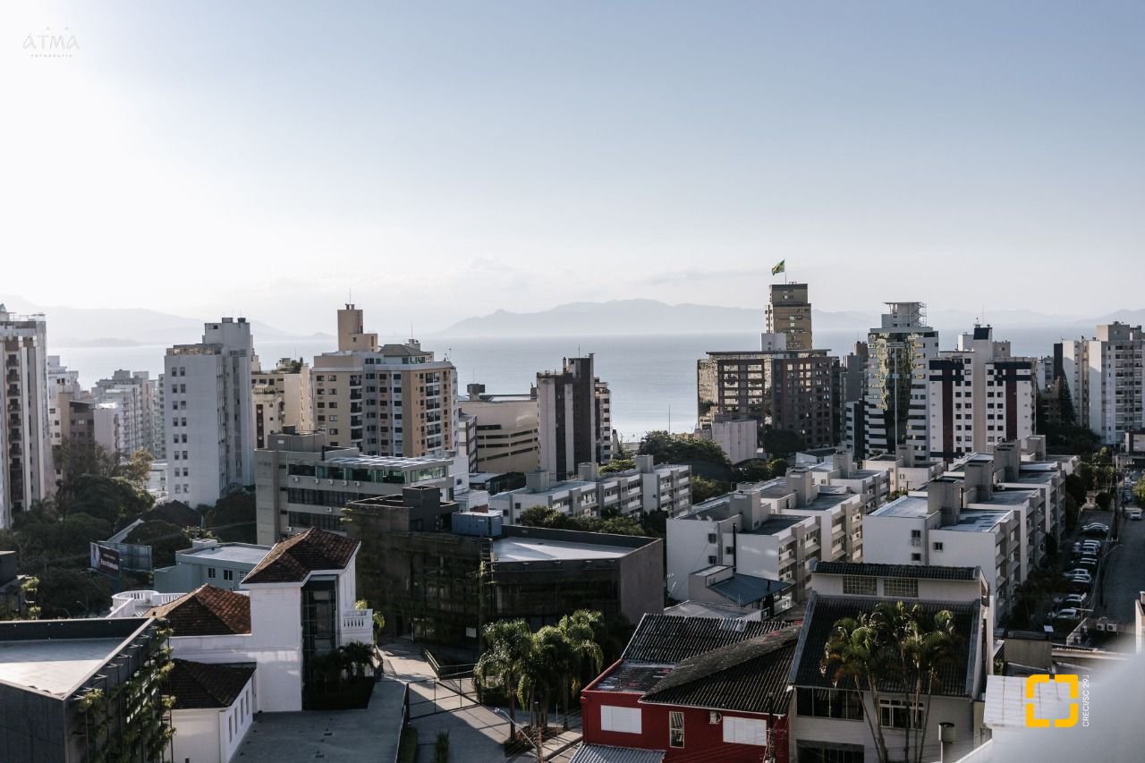 Apartamento com 67m², 3 quartos (sendo 1 suíte), 1 garagem, no bairro Centro em Florianópolis