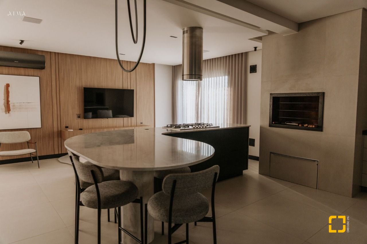 Apartamento com 67m², 3 quartos (sendo 1 suíte), 1 garagem, no bairro Centro em Florianópolis