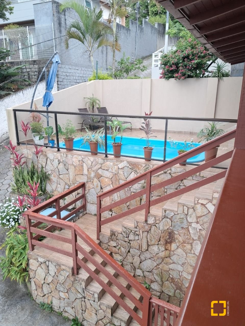 Casa com 250m², 3 quartos (sendo 1 suíte), 4 garagens, no bairro Centro em São José