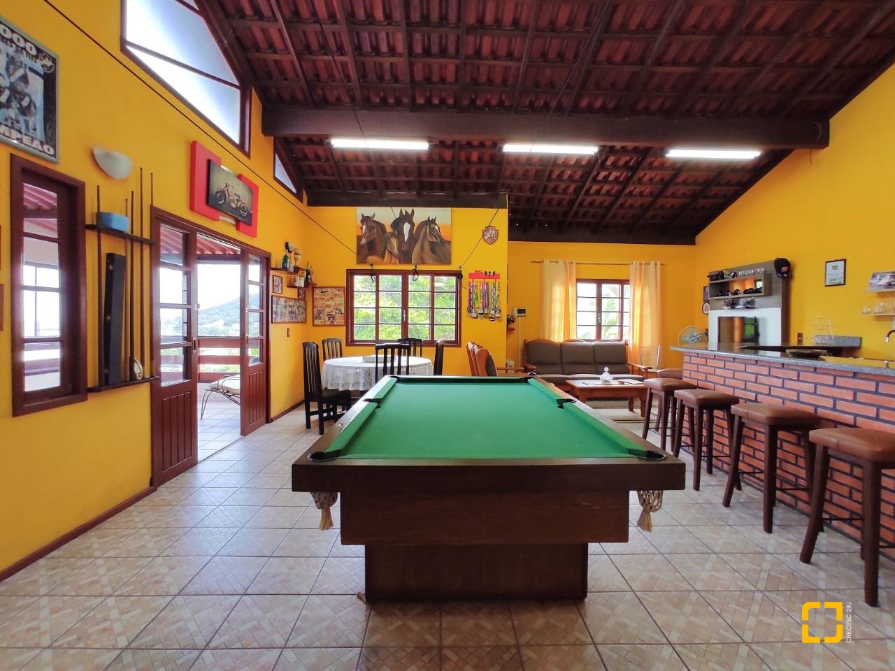 Casa com 250m², 3 quartos (sendo 1 suíte), 4 garagens, no bairro Centro em São José