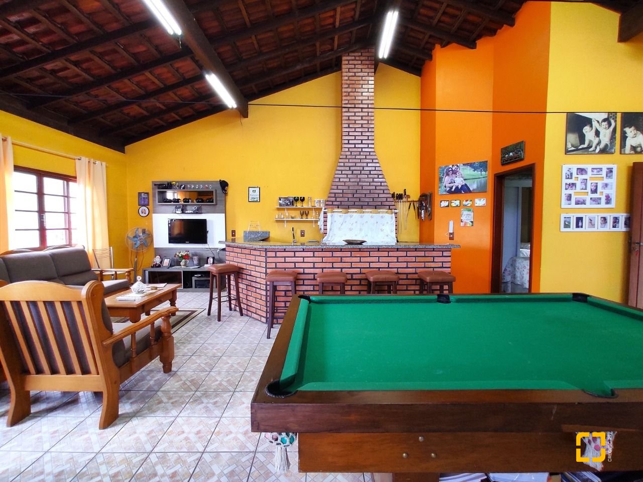 Casa com 250m², 3 quartos (sendo 1 suíte), 4 garagens, no bairro Centro em São José