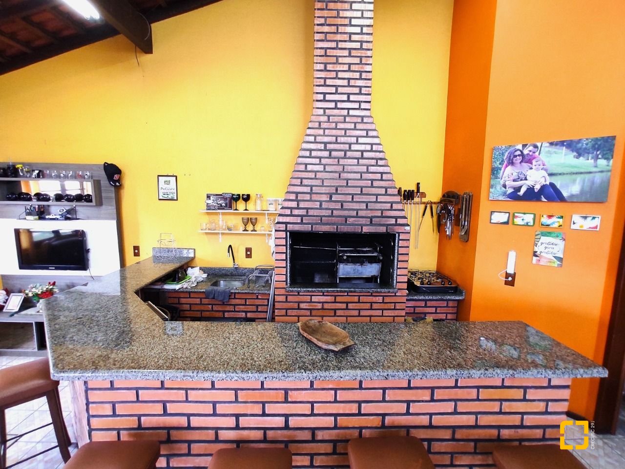 Casa com 250m², 3 quartos (sendo 1 suíte), 4 garagens, no bairro Centro em São José